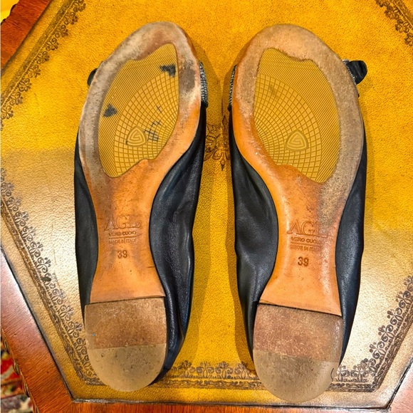 AGL Black Leather Peep Toe Flats Metallic Strap Gold Buckle Size 9 MSRP $350 - Picture 5 of 8